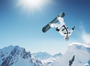  谷爱凌复出首秀出彩，休斯顿火箭主场鏖战上海海港，豪取12连胜