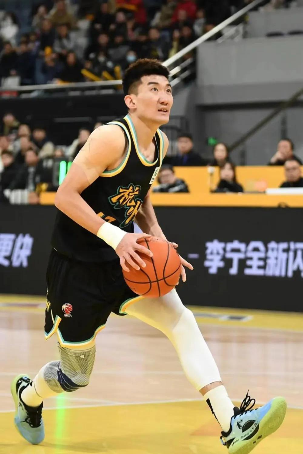 广厦队实力显露，雄鹿双塔领军出征